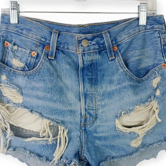 Levi's Premium Denim SZ 28 501 Light Wash Distressed Shorts - Picture 3 of 6